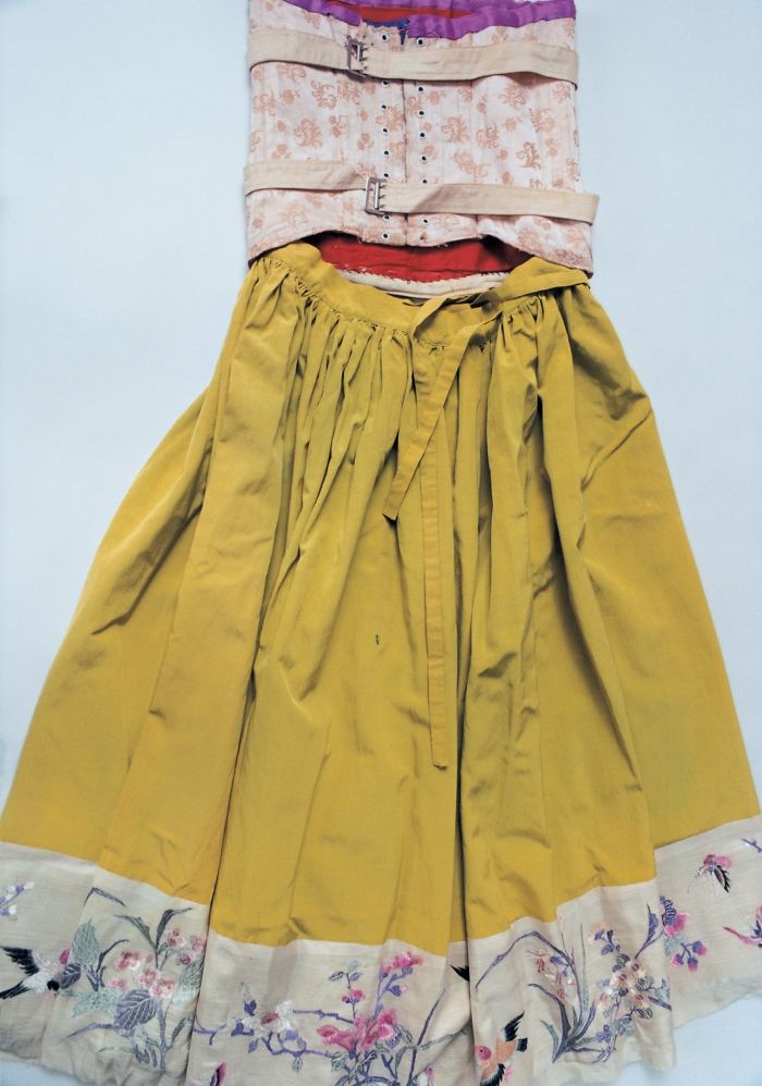 Com mais de 300 itens, armário de Frida Kahlo é tornado público