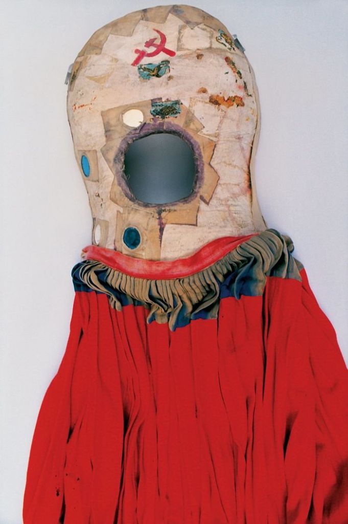 Com mais de 300 itens, armário de Frida Kahlo é tornado público