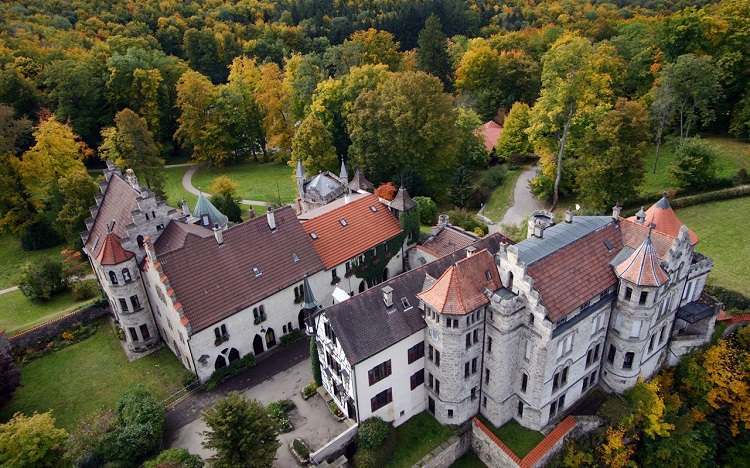 Castelo de Lichtenstein retrata história, arte e arquitetura medievais