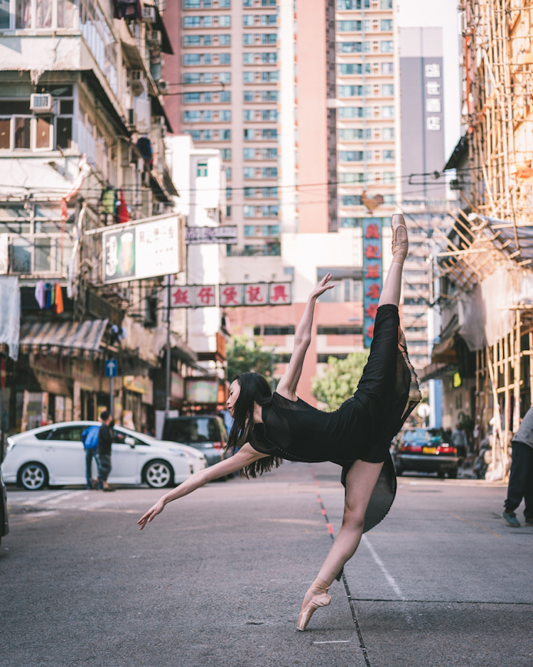 Fotógrafo leva bailarinas para as ruas em meio ao caos e às luzes da agitada cidade chinesa