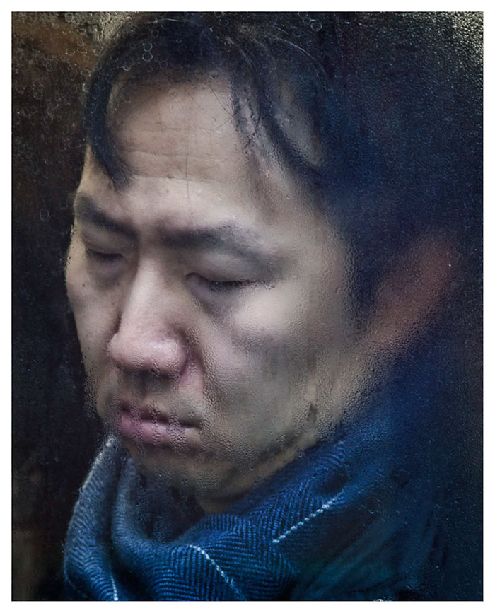 Fotógrafo revela perrengues de usuários do transporte público no Japão