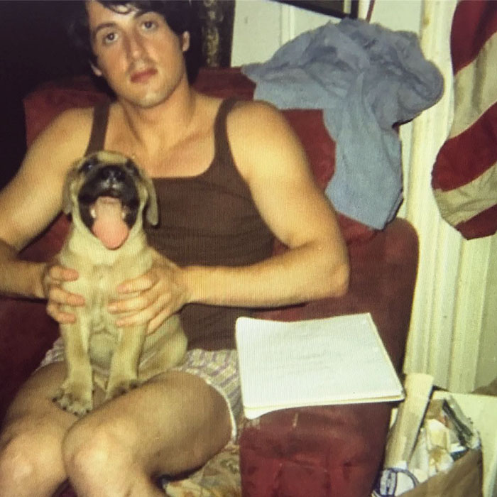 Sylvester Stallone faz homenagem a cachorro que esteve ao seu lado antes da fama
