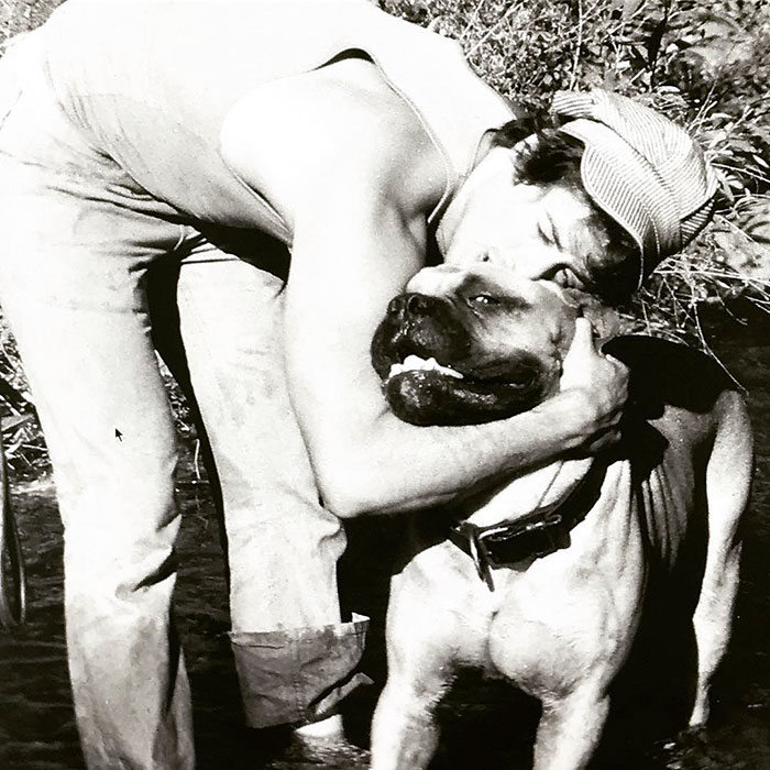 Sylvester Stallone faz homenagem a cachorro que esteve ao seu lado antes da fama
