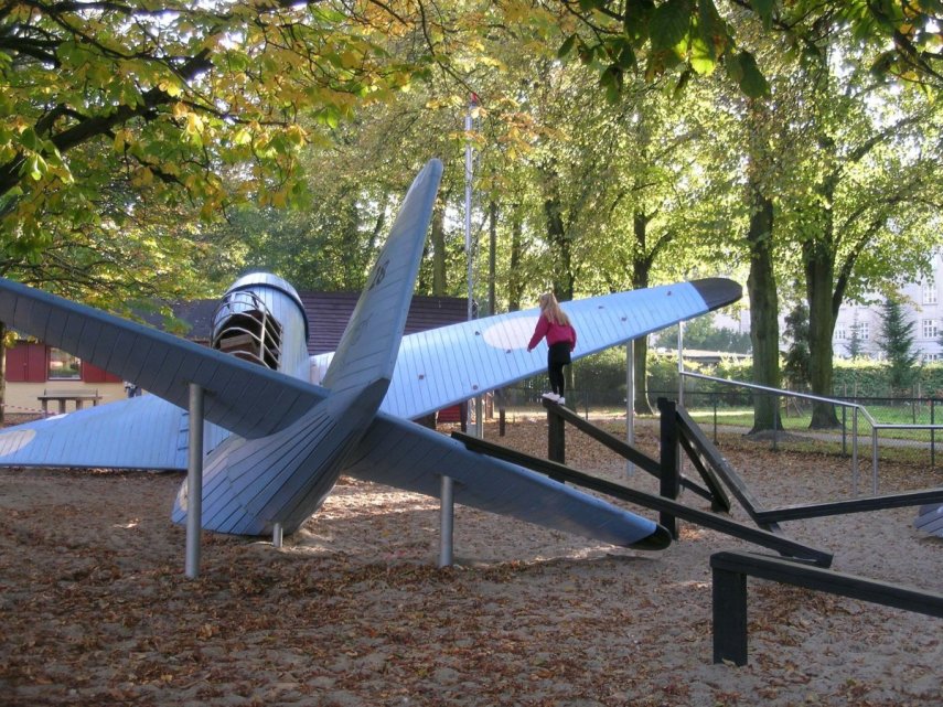 Playgrounds criativos de dinamarqueses são convite à imaginação das crianças