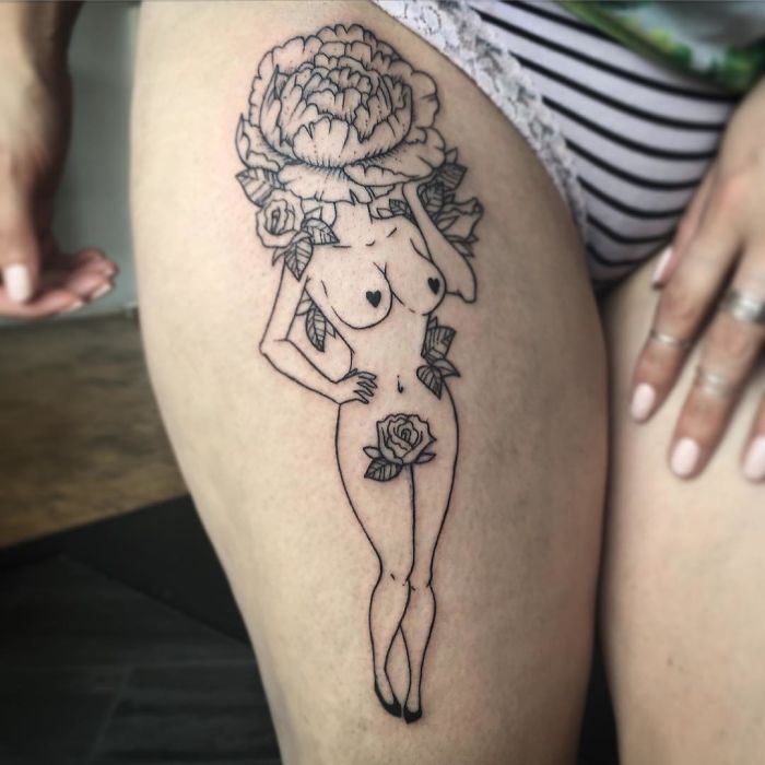 Flores, animais e objetos substituem as cabecinhas femininas. Fofo e estranho, né?