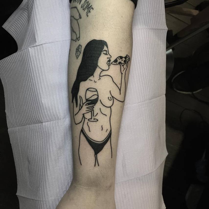 Arte do tatuador canadense mescla sensualidade e discrição na medida certa