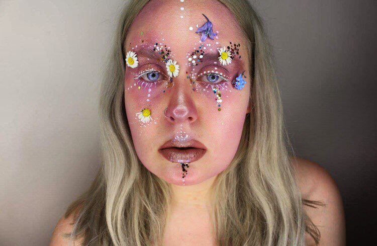 Maquiadora de 19 anos cria makes com overdose primaveril