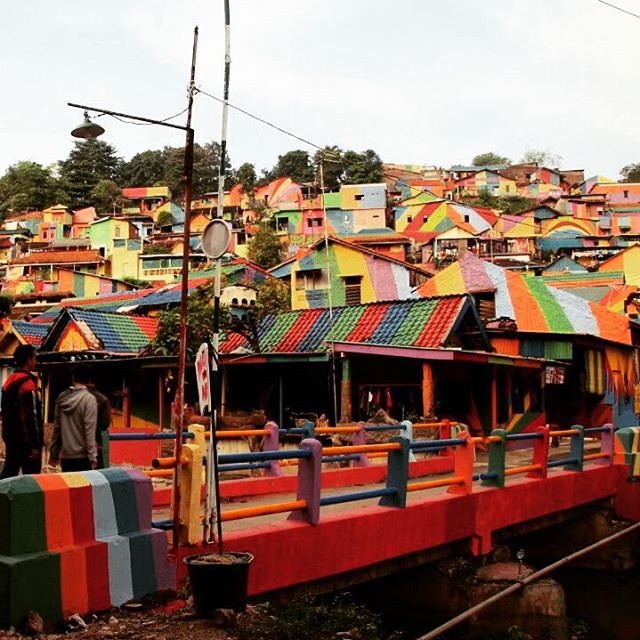 Kampung Pelangi, na Indonésia, é uma das vilas mais coloridas e charmosas do mundo