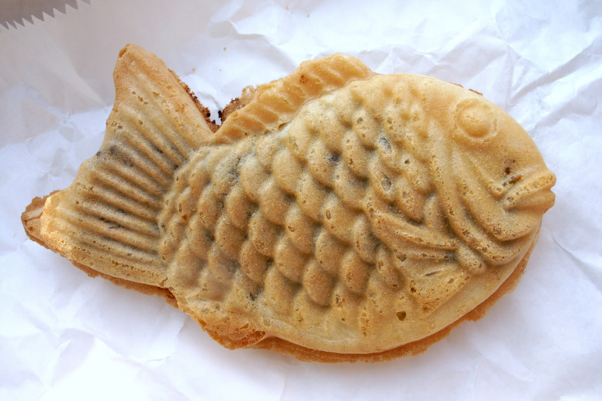 Por fora, pode parecer um peixe, mas tenha a certeza a única coisa recheada dentro deste bolo/waffle híbrido são creme ou pasta de feijão vermelho.