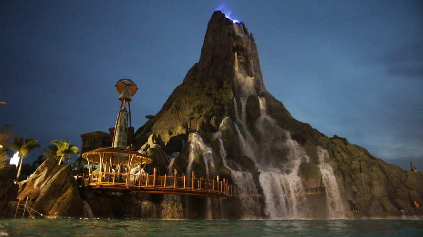 Toda noite uma cerimônia irá marcar a transformação da água para lava no Volcano Bay