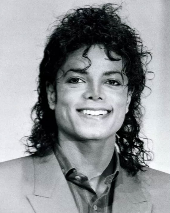 Ele gostava de ter privacidade. Em uma das cenas do filme, Michael aparece virando para a parede a câmera de segurança de um hotel de Washington.