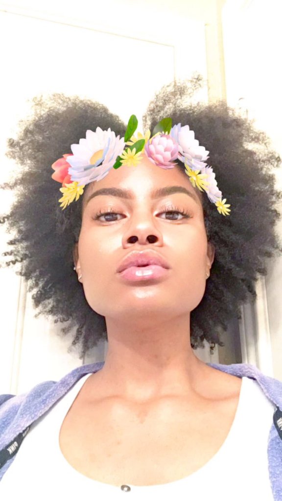 Mulheres compartilham diferentes looks para provar que o cabelo afro também é versátil e cheio de estilo