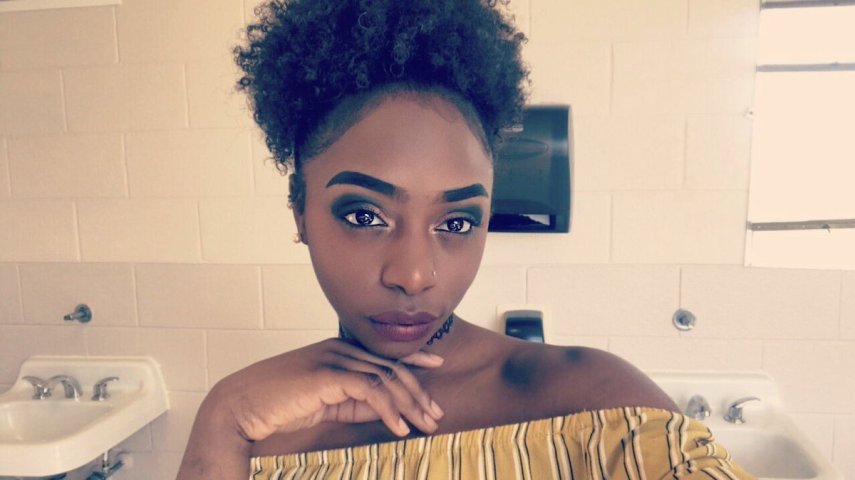 Mulheres compartilham diferentes looks para provar que o cabelo afro também é versátil e cheio de estilo