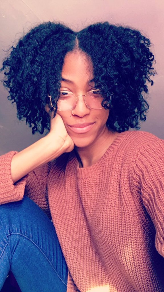 Mulheres compartilham diferentes looks para provar que o cabelo afro também é versátil e cheio de estilo