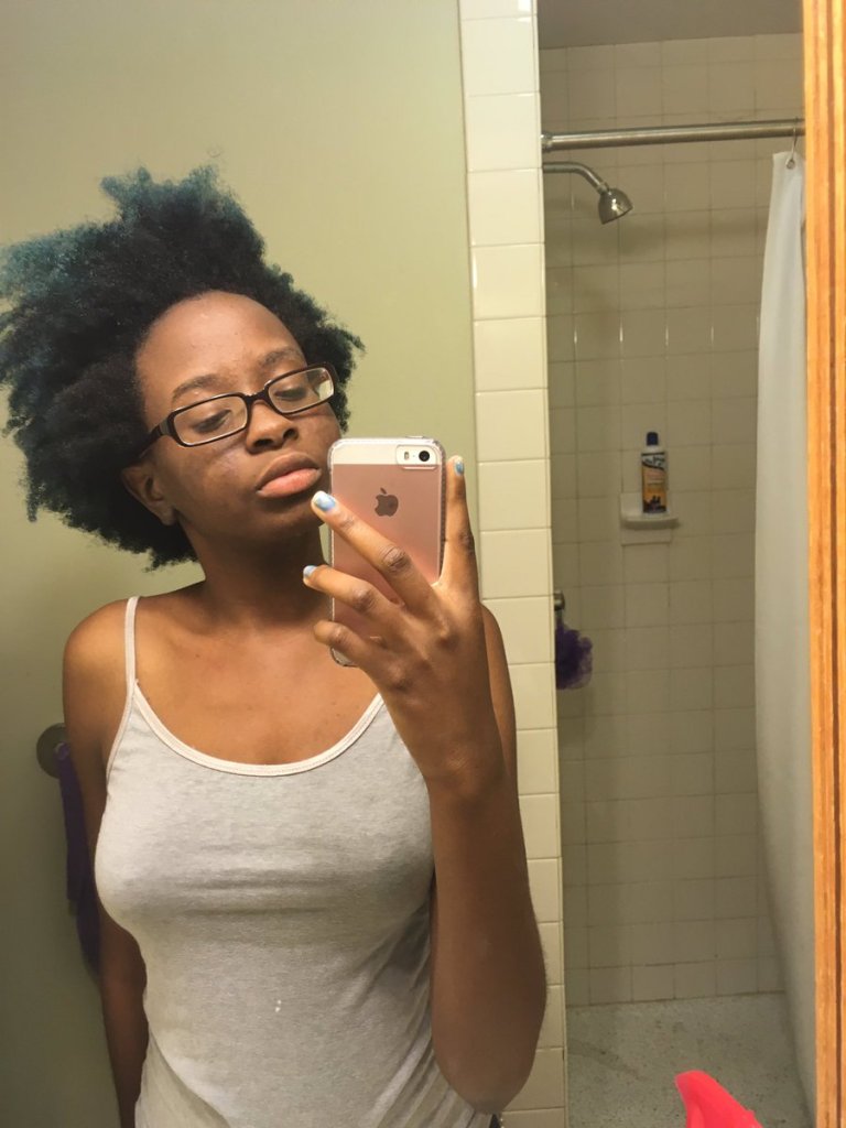 Mulheres compartilham diferentes looks para provar que o cabelo afro também é versátil e cheio de estilo