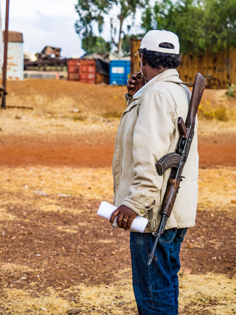 A Eritreia, pequeno país quase desconhecido na África Oriental que fica nas margens do Mar Vermelho, é o lar de uma das piores ditaduras do mundo e é popularmente conhecida como a Coréia do Norte da África. O blogueiro e fotógrafo Christian Lindgr esteve no país e documentou o que viu por lá em fotos tocantes