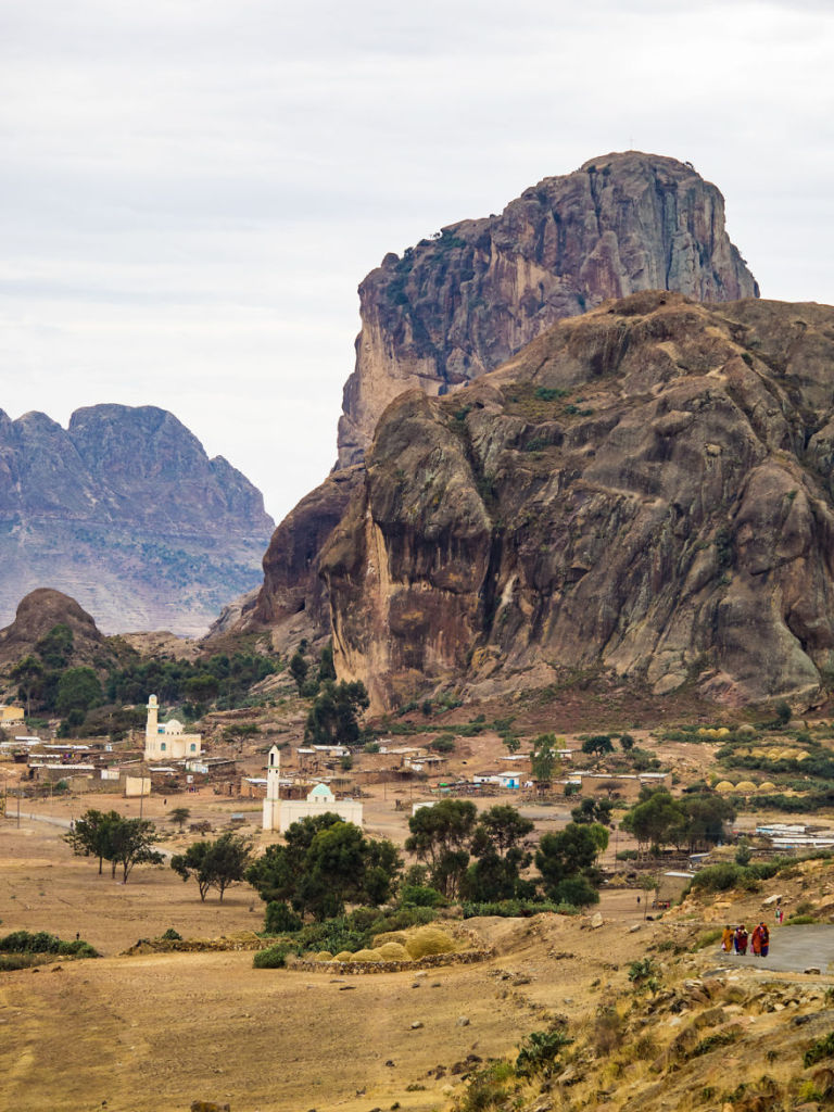 A Eritreia, pequeno país quase desconhecido na África Oriental que fica nas margens do Mar Vermelho, é o lar de uma das piores ditaduras do mundo e é popularmente conhecida como a Coréia do Norte da África. O blogueiro e fotógrafo Christian Lindgr esteve no país e documentou o que viu por lá em fotos tocantes