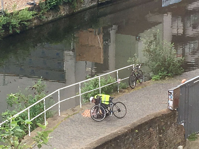 Esse ciclista só pegou um pouco de troco