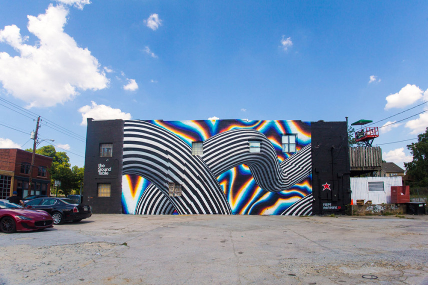 Grafiteiro cria murais coloridos que parecem ter saído dos anos 1980