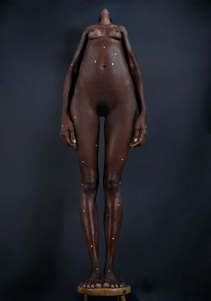 Roger Weiss lançou a série Human Dilatations, que reúne 250 fotos que mostram como o corpo feminino é fragmentado e se remonta a todo instante