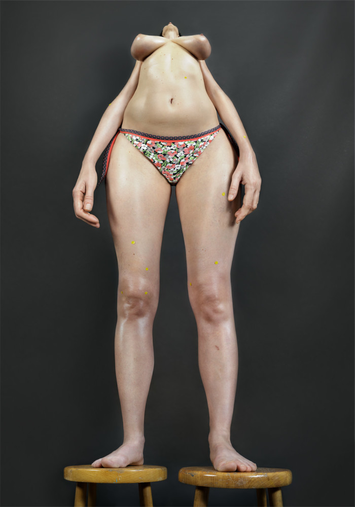 Roger Weiss lançou a série Human Dilatations, que reúne 250 fotos que mostram como o corpo feminino é fragmentado e se remonta a todo instante