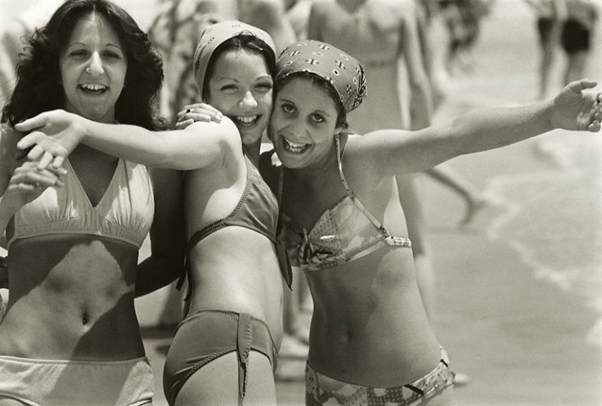 Antes de Joseph Szabo ser um fotógrafo renomado mundialmente, ele foi um professor de Ensino Médio na Malverne High School em Long Island, nos Estados Unidos e tirou mutias fotos dos jovens com quem conviveu