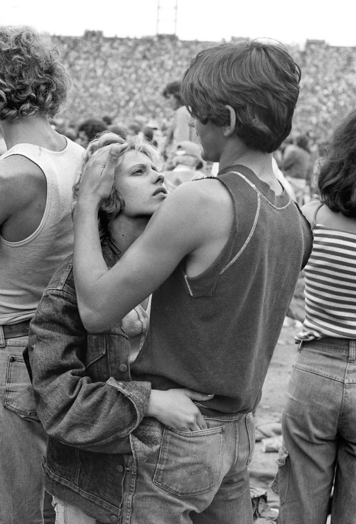 Antes de Joseph Szabo ser um fotógrafo renomado mundialmente, ele foi um professor de Ensino Médio na Malverne High School em Long Island, nos Estados Unidos e tirou mutias fotos dos jovens com quem conviveu