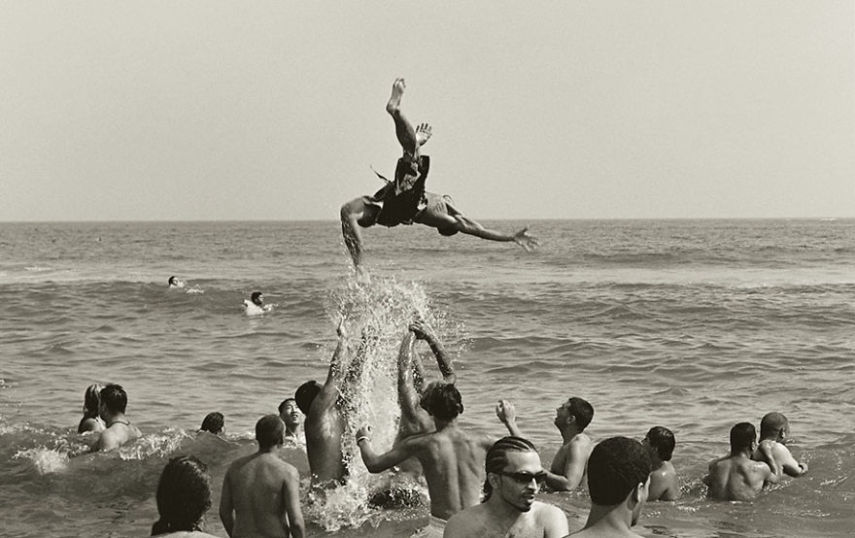 Antes de Joseph Szabo ser um fotógrafo renomado mundialmente, ele foi um professor de Ensino Médio na Malverne High School em Long Island, nos Estados Unidos e tirou mutias fotos dos jovens com quem conviveu