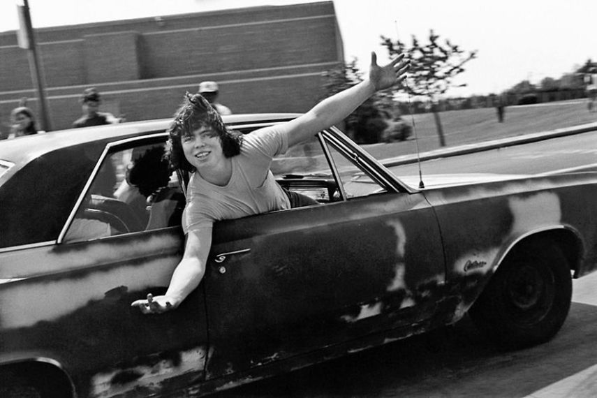 Antes de Joseph Szabo ser um fotógrafo renomado mundialmente, ele foi um professor de Ensino Médio na Malverne High School em Long Island, nos Estados Unidos e tirou mutias fotos dos jovens com quem conviveu