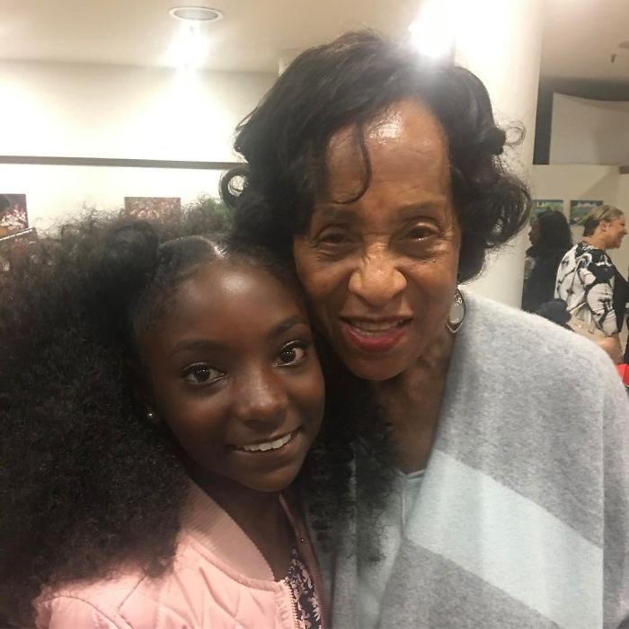 Menina de 10 anos sofreu ataques racistas na escola por conta da sua pele 