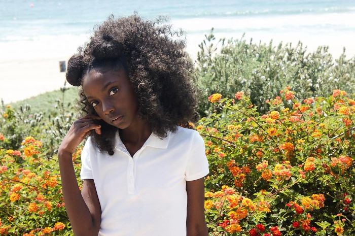 Menina de 10 anos sofreu ataques racistas na escola por conta da sua pele 