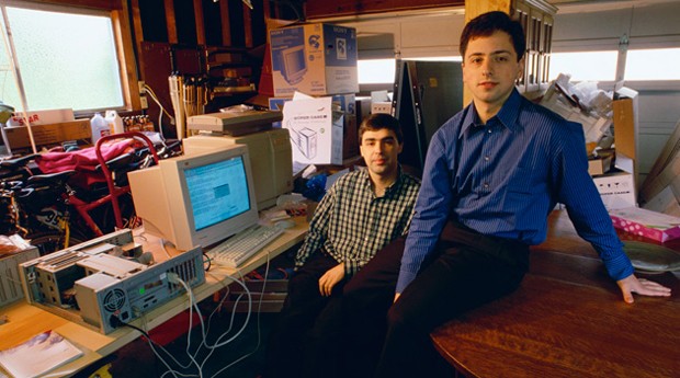 Em 1995, dois estudantes de doutorado de ciência da computação, Sergey Brin, russo, de 23 anos, e Larry Page, norte-americano, 24 anos, criaram um sistema chamado BackRub. O aperfeiçoamento dele, em 1998, deu origem ao Google. Graças a eles, hoje você sempre pode saber mais de qualquer assunto, basta dar um Google, mas cuidado com as fake news.
