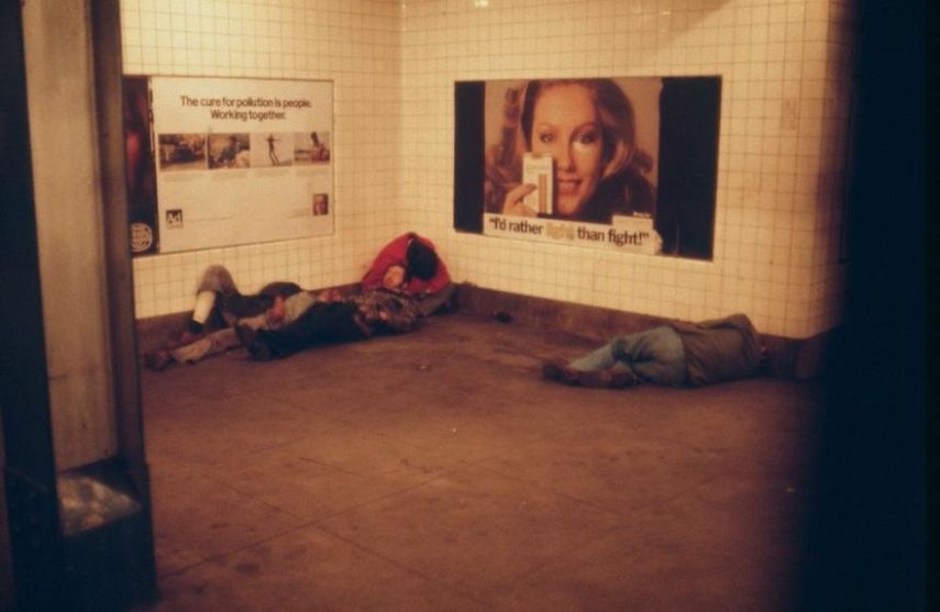 Durante o final dos anos 70 e início dos anos 80, o sistema de metrô de Nova York era um dos lugares mais perigosos que uma pessoa poderia estar na cidade. Sabendo disso, o fotógrafo suíço Willy Spiller estava lá e fez uma série de fotos que mostrar a atmosfera do lugar, que ficou conhecido como Hell On Wheels (Inferno Sobre Rodas)