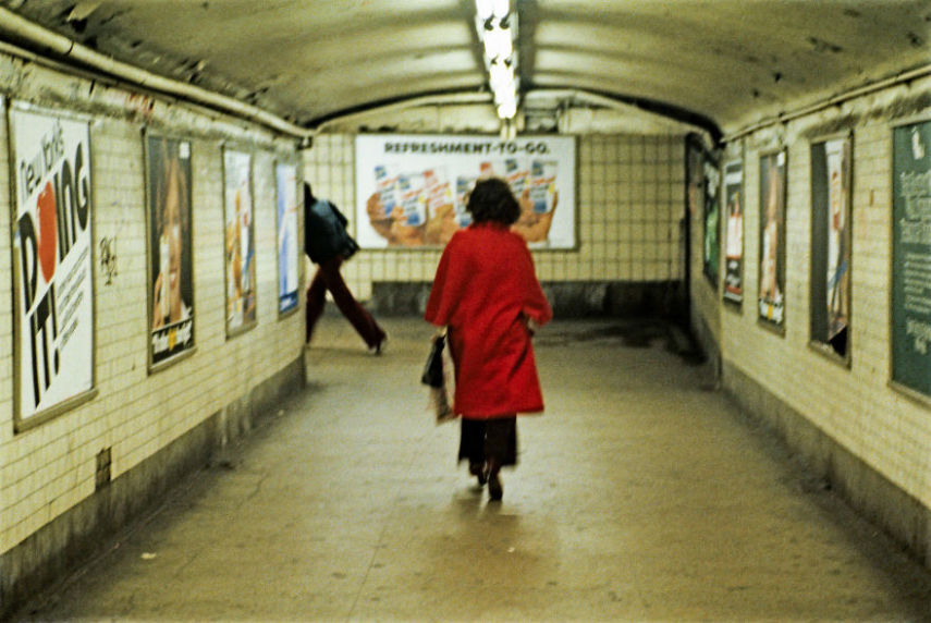 Durante o final dos anos 70 e início dos anos 80, o sistema de metrô de Nova York era um dos lugares mais perigosos que uma pessoa poderia estar na cidade. Sabendo disso, o fotógrafo suíço Willy Spiller estava lá e fez uma série de fotos que mostrar a atmosfera do lugar, que ficou conhecido como Hell On Wheels (Inferno Sobre Rodas)