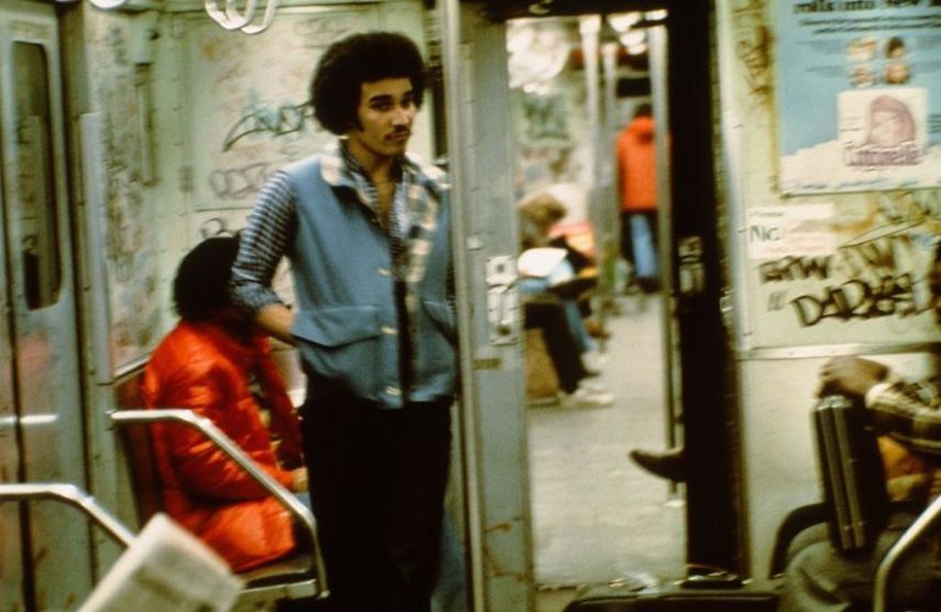 Durante o final dos anos 70 e início dos anos 80, o sistema de metrô de Nova York era um dos lugares mais perigosos que uma pessoa poderia estar na cidade. Sabendo disso, o fotógrafo suíço Willy Spiller estava lá e fez uma série de fotos que mostrar a atmosfera do lugar, que ficou conhecido como Hell On Wheels (Inferno Sobre Rodas)