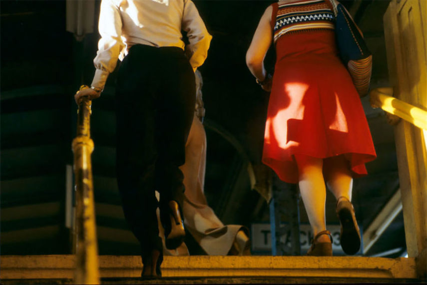 Durante o final dos anos 70 e início dos anos 80, o sistema de metrô de Nova York era um dos lugares mais perigosos que uma pessoa poderia estar na cidade. Sabendo disso, o fotógrafo suíço Willy Spiller estava lá e fez uma série de fotos que mostrar a atmosfera do lugar, que ficou conhecido como Hell On Wheels (Inferno Sobre Rodas)