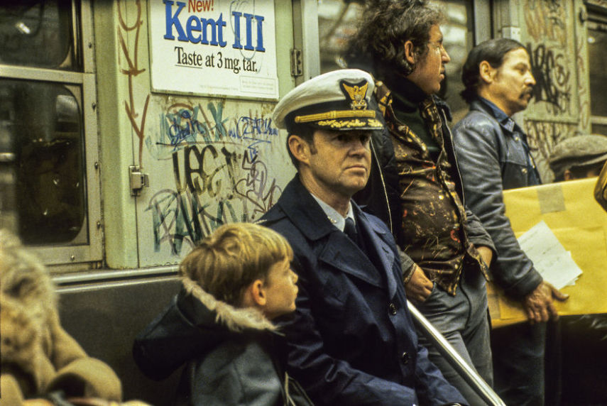 Durante o final dos anos 70 e início dos anos 80, o sistema de metrô de Nova York era um dos lugares mais perigosos que uma pessoa poderia estar na cidade. Sabendo disso, o fotógrafo suíço Willy Spiller estava lá e fez uma série de fotos que mostrar a atmosfera do lugar, que ficou conhecido como Hell On Wheels (Inferno Sobre Rodas)