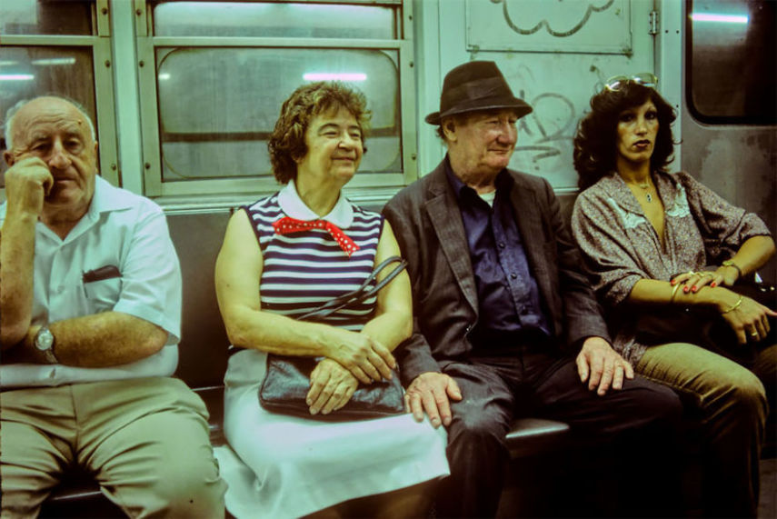 Durante o final dos anos 70 e início dos anos 80, o sistema de metrô de Nova York era um dos lugares mais perigosos que uma pessoa poderia estar na cidade. Sabendo disso, o fotógrafo suíço Willy Spiller estava lá e fez uma série de fotos que mostrar a atmosfera do lugar, que ficou conhecido como Hell On Wheels (Inferno Sobre Rodas)