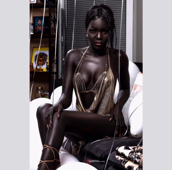 Para acompanhar a modelo no Instagram, é só seguir @queenkim_nyakim