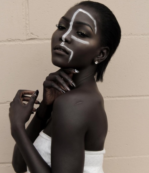 Para acompanhar a modelo no Instagram, é só seguir @queenkim_nyakim