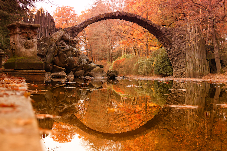 'Ponte do Diabo', na Alemanha, é conhecida por reflexo que forma círculo perfeito