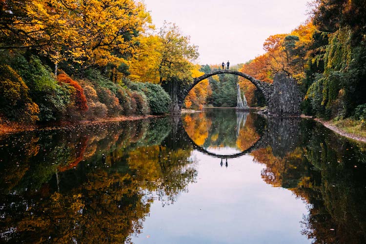 'Ponte do Diabo', na Alemanha, é conhecida por reflexo que forma círculo perfeito