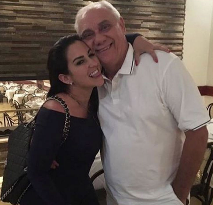“Mais uma etapa de vitória na sua vida meu anjo!! Assim eu creio, Deus sempre presente em vc, és meu exemplo, te amo e admiro ainda mais”. 