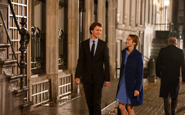 O romanece entre Augustus (Ansel Elgort) e Hazel (Shailene Woodley), em A  Culpa é Das Estrelas, acontece no Hotel de Filosoof, em Amsterdã, que também  foi o local onde o autor, John Green, escreveu o livro que deu origem ao  filme. O casal ficou no hotel, mas as cenas gravados no interior foram feitas  no American Hotel, que fica em outro lugar da cidade.