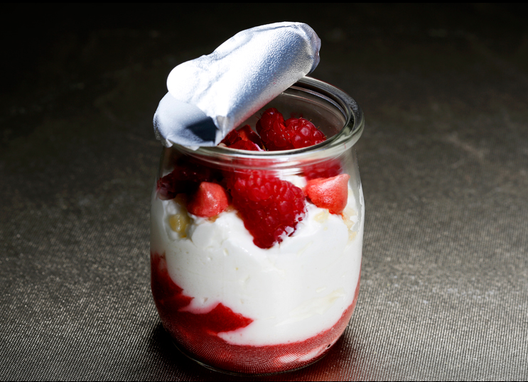 Creme de iogurte com mascarpone e frutas vermelhas