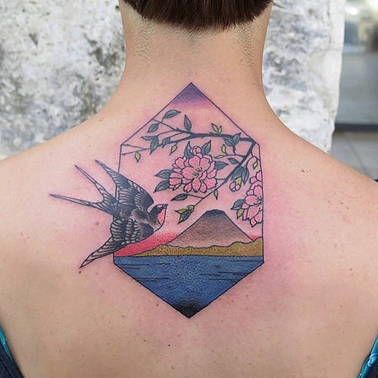 Arte de impressão em blocos de madeira inspira trabalho de tatuador francês