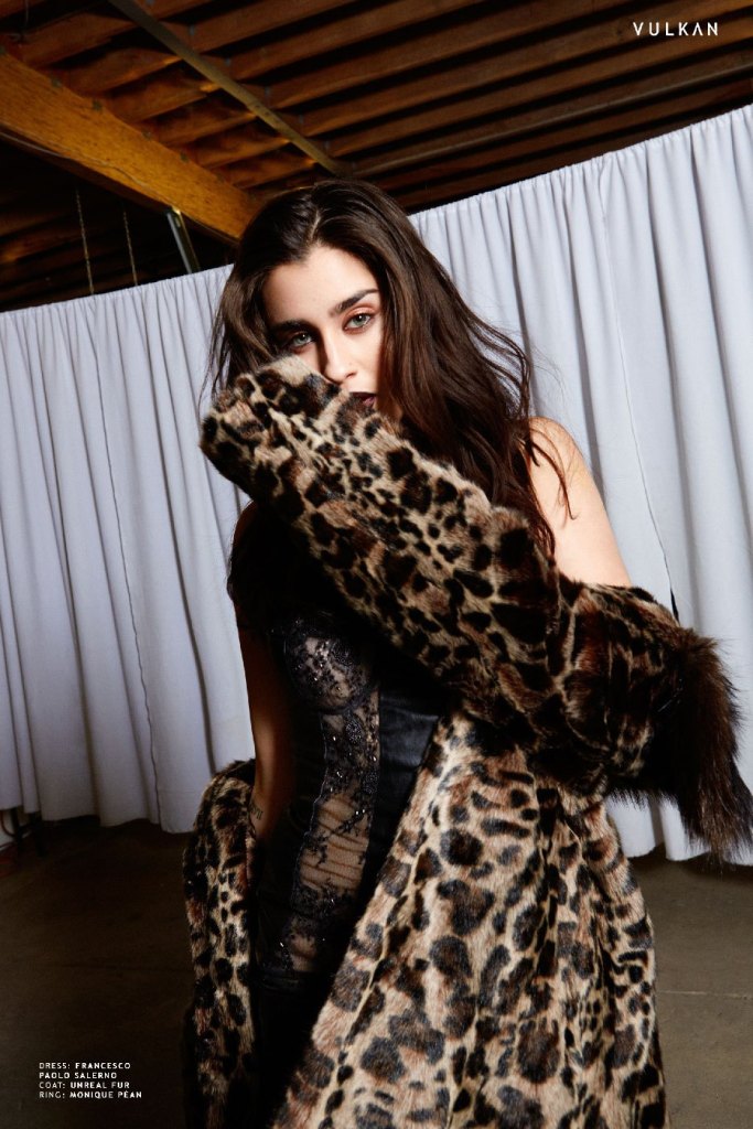 Lauren Jauregui, do Fifth Harmony, protagoniza ensaio para revista