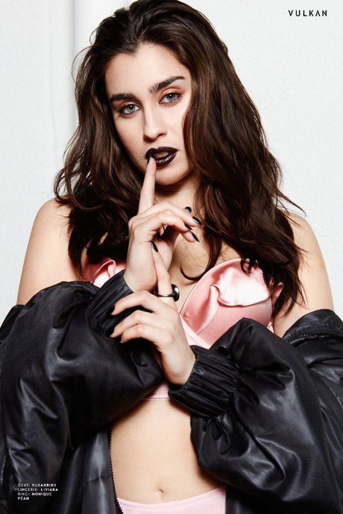 Lauren Jauregui, do Fifth Harmony, protagoniza ensaio para revista