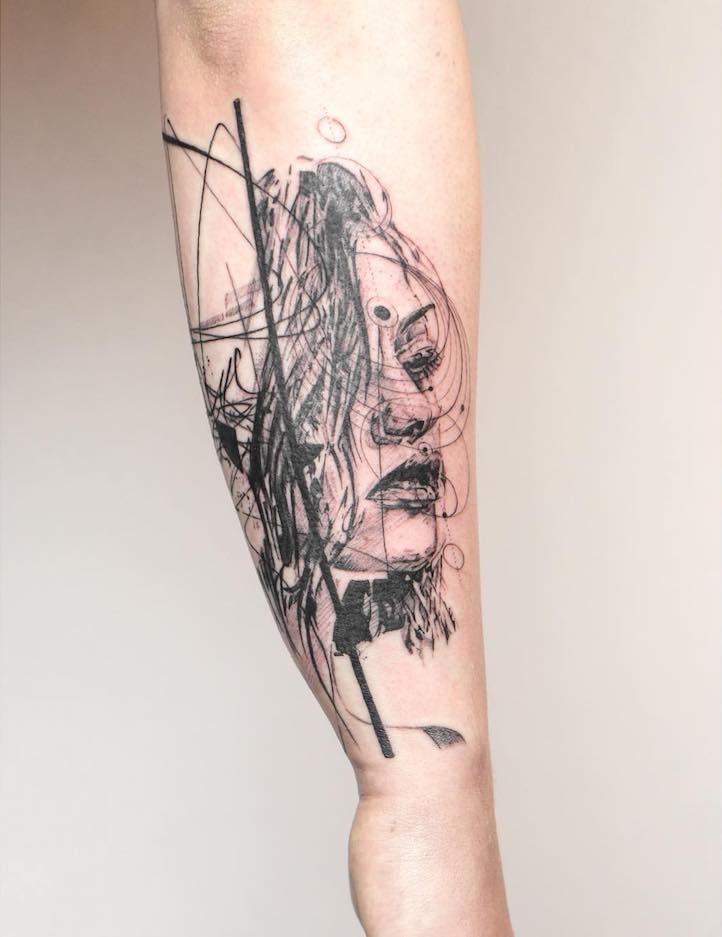 Tatuador londrino Mowgli cria desenhos abstratos e incríveis que mais parecem rascunhos. Curtiu?