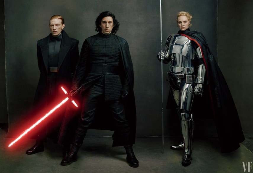 Os líderes da Primeira Orden General Hux, Kylo Ren e Captain Phasma, vividos por Domhnall Gleeson, Adam Driver e Gwendoline Christie